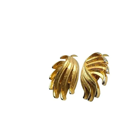 Trifari Textured Leaf Modernist Earrings Clip-On Closure Gold Tone Vintage (H) - Picture 3 of 6